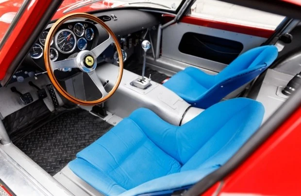 Aukcione parduodama įspūdinga „Ferrari 250 GTO“ replika, sukurta pasitelkus originalų modelį