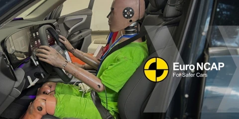 „Euro NCAP“ skelbia karą ekranams: pradedami vertinti ir skatinti fiziniai automobilio mygtukai