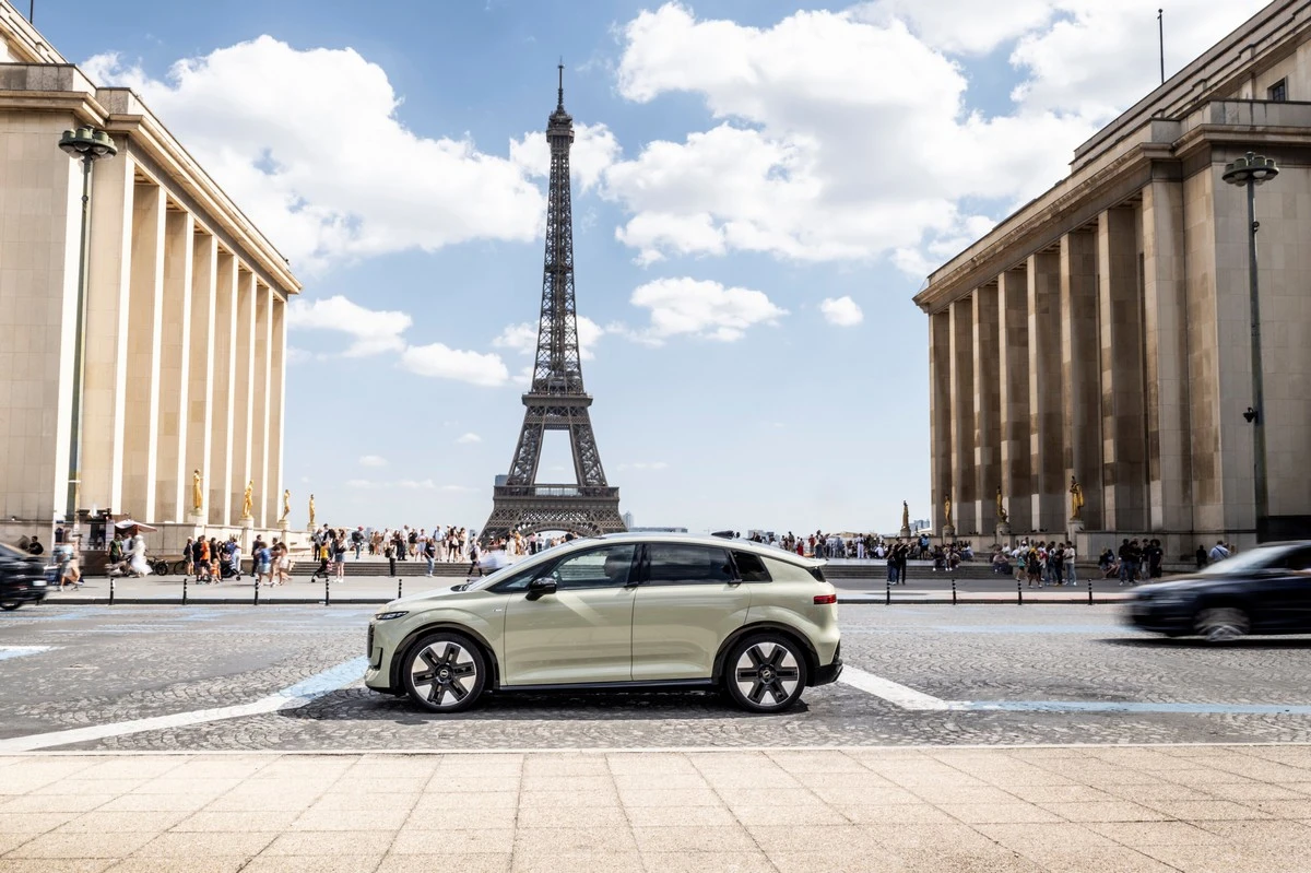 Naujienos iš Paryžiaus: „Audi“ automobilių parodoje atverčia naują lapą su efektyviuoju „A2 e-tron“ ir gigantu „Q9“