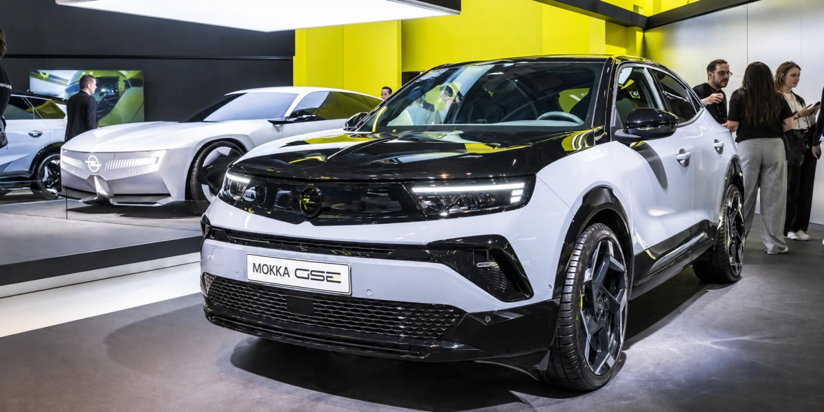 Opel šeimos visureigių asortimentas spindi Paryžiaus automobilių parodoje