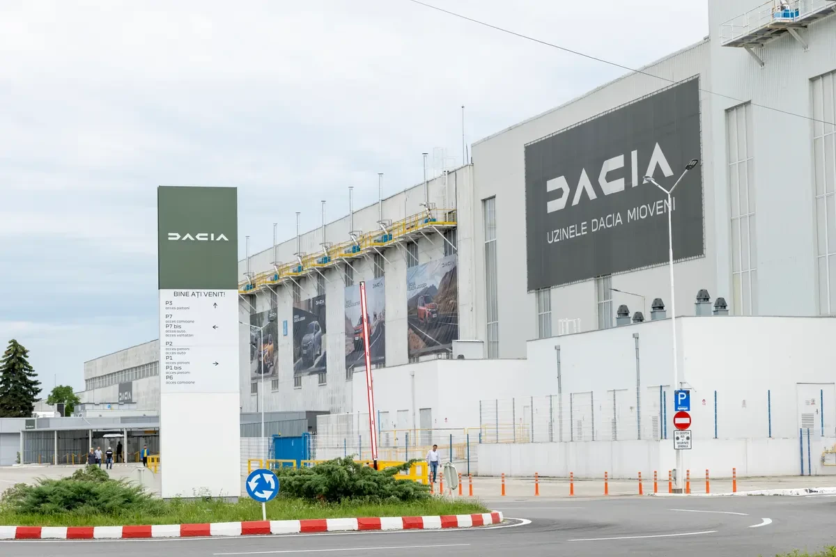 „Dacia“ stabdo gamybą: Rumunijoje dviem dienoms uždaroma Mioveni gamykla