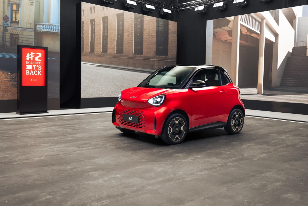 Ikoniško miesto dviviečio sugrįžimas: Paryžiuje debiutuoja elektrinis „smart #2“