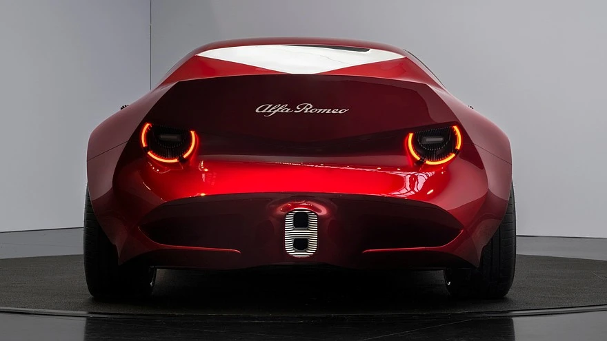 „Alfa Romeo Cuorerosso“ konceptas Paryžiuje: stulbinantis dizainas ir galingas V6 su hibridine sistema