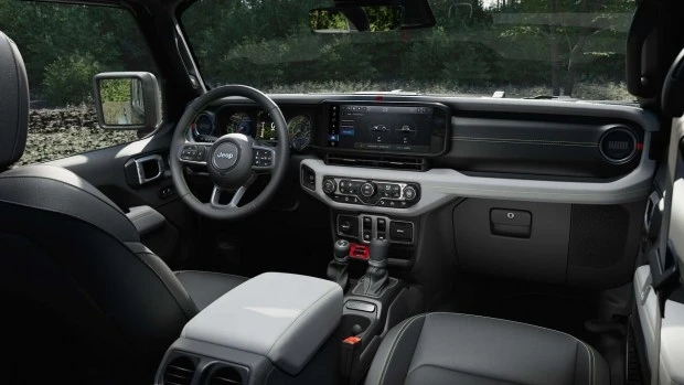 Gamyklinis kontrastų žaismas: debiutavo riboto leidimo „Jeep Wrangler Switchback“