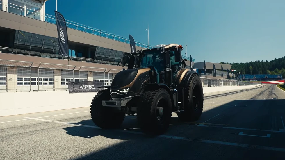 Neįprastas pasiekimas lenktynių trasoje: „Valtra“ traktorius pasiekė greičio rekordą „Red Bull Ring“ žiede