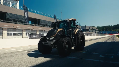 Neįprastas pasiekimas lenktynių trasoje: „Valtra“ traktorius pasiekė greičio rekordą „Red Bull Ring“ žiede