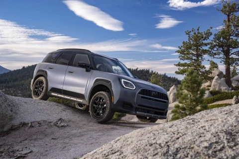 „MINI Countryman Untamed Edition“: bekelės dvasia ir speciali stovyklavimo įranga