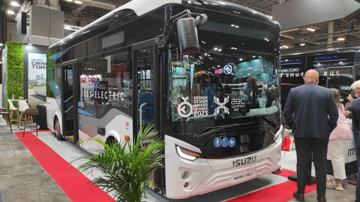 Inovacijos tarpmiestiniam transportui: „Anadolu Isuzu“ Madride pristatė hibridinį „Kendo Hybrid“ autobusą