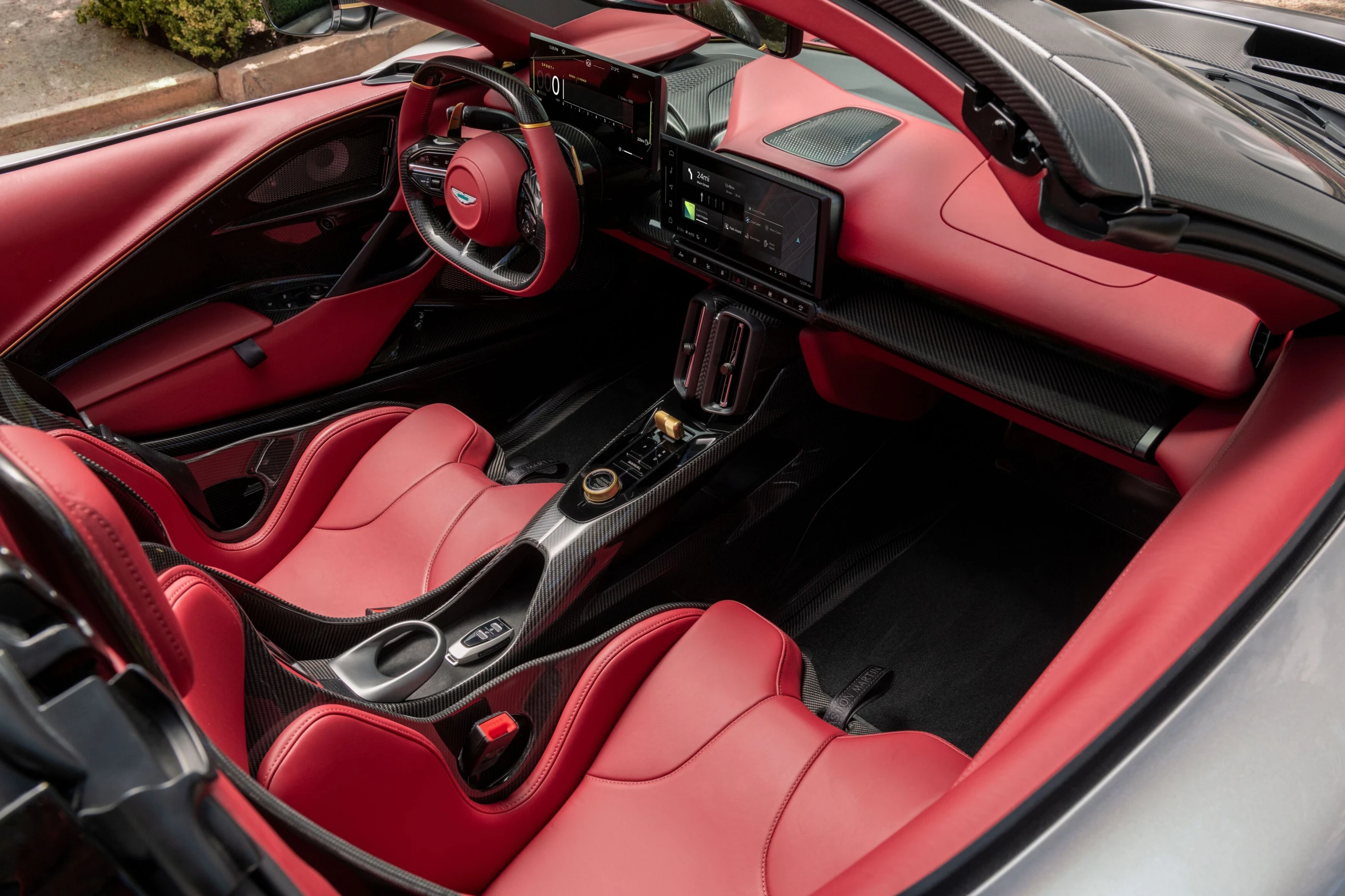 Aston Martin Valhalla Spider: greičiausias visų laikų britų superautomobilis atviru stogu