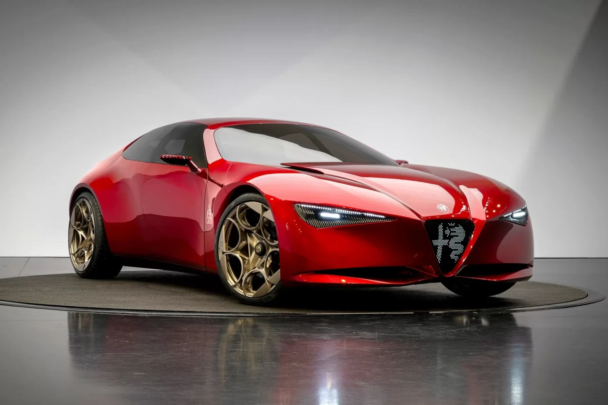 „Alfa Romeo Cuorerosso“ konceptas Paryžiuje: stulbinantis dizainas ir galingas V6 su hibridine sistema