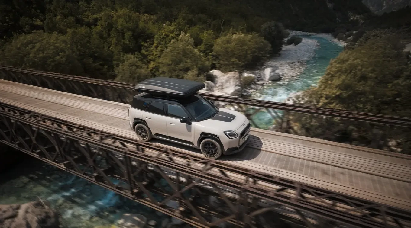 „MINI Countryman Untamed Edition“: bekelės dvasia ir speciali stovyklavimo įranga