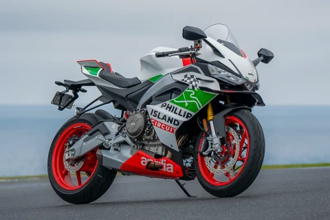 Atsisveikinimas su legenda: pristatyta riboto leidimo „Aprilia RS 660 Phillip Island Tribute“