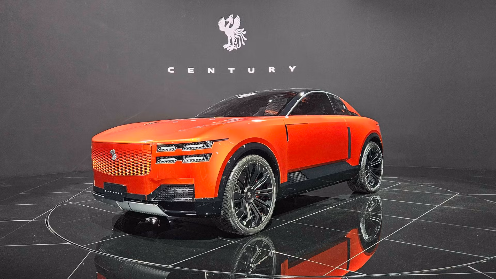 „Toyota“ išleidžia Džiną iš butelio: legendinis „Century“ tampa atskiru pasauliniu prekės ženklu, mesiančiu iššūkį „Rolls-Royce“
