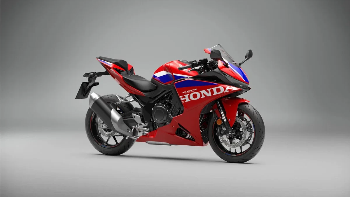 Keturių cilindrų magija sugrįžta: oficialiai pristatytas naujasis „Honda CBR500R Four“