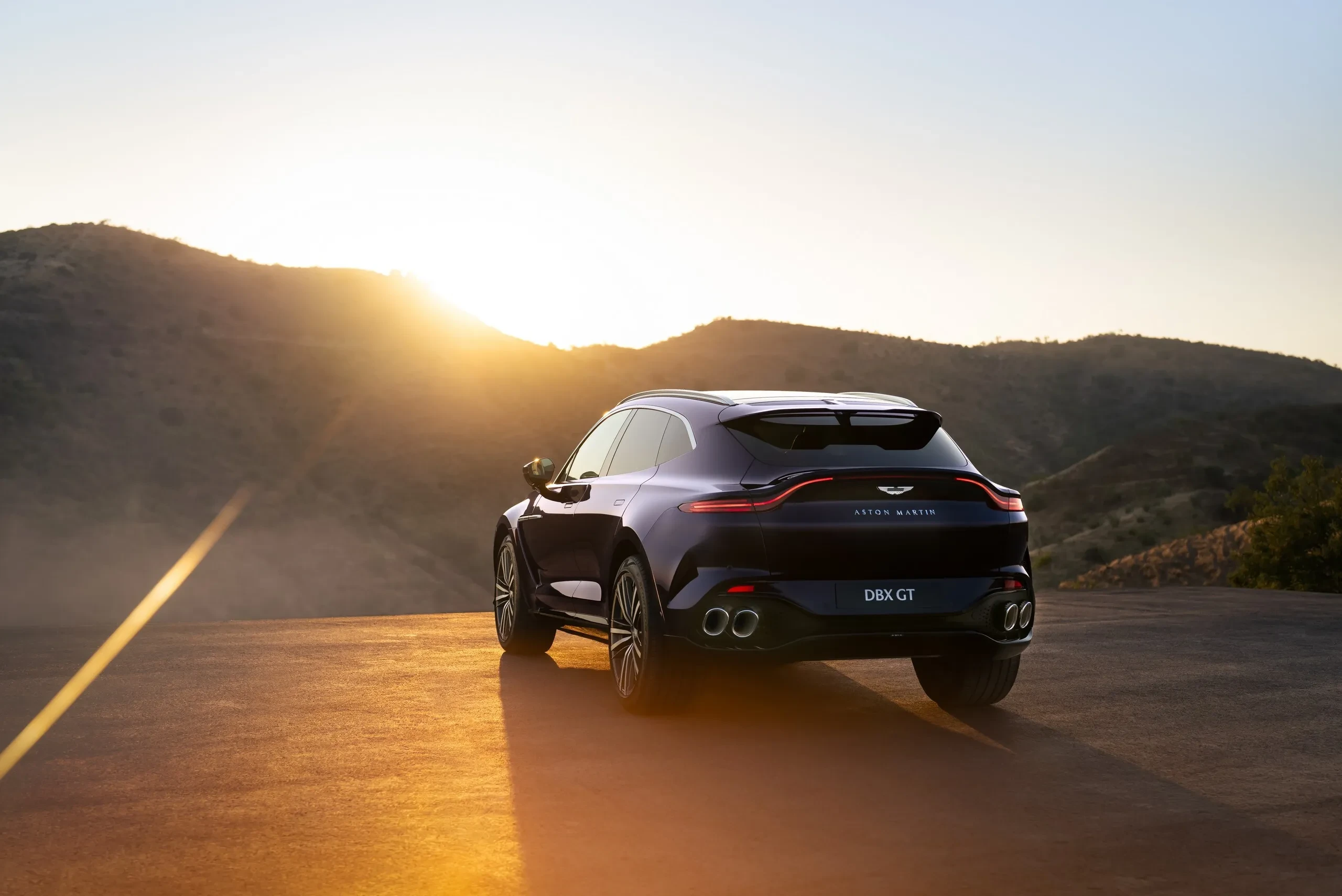 „Aston Martin DBX GT“: super-SUV, kuriame brutali jėga susitinka su aukščiausios klasės prabanga