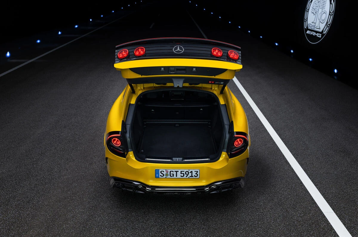 Pasaulį išvydo naujasis „Mercedes-AMG GT SUV“: 1153 arklio galias slepiantis elektrinis supervisureigis
