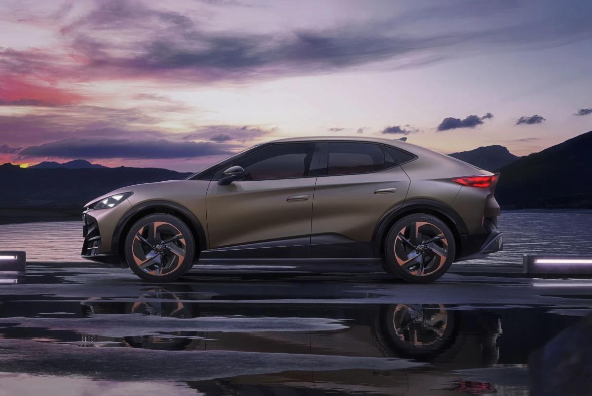 Plečia elektromobilių asortimentą: „CUPRA Tavascan“ gavo naują bazinę versiją, bateriją ir pažangias technologijas