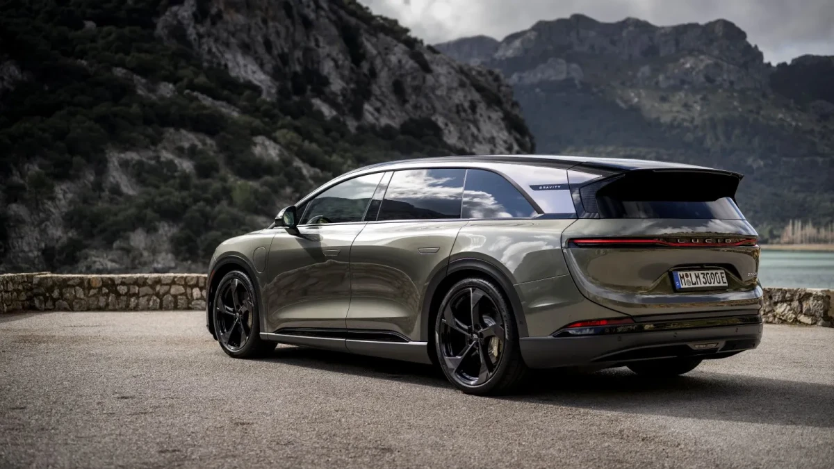 Ambicingas planas Europos gatvėse: „Bolt“ ir „Lucid“ suvienija jėgas robotaksi tinklo kūrimui