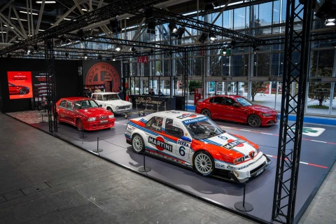 Knygos „Alfa Romeo Giulia – Timeless Classic“ debiutas: duoklė amžinajai itališkai sportinei dvasiai