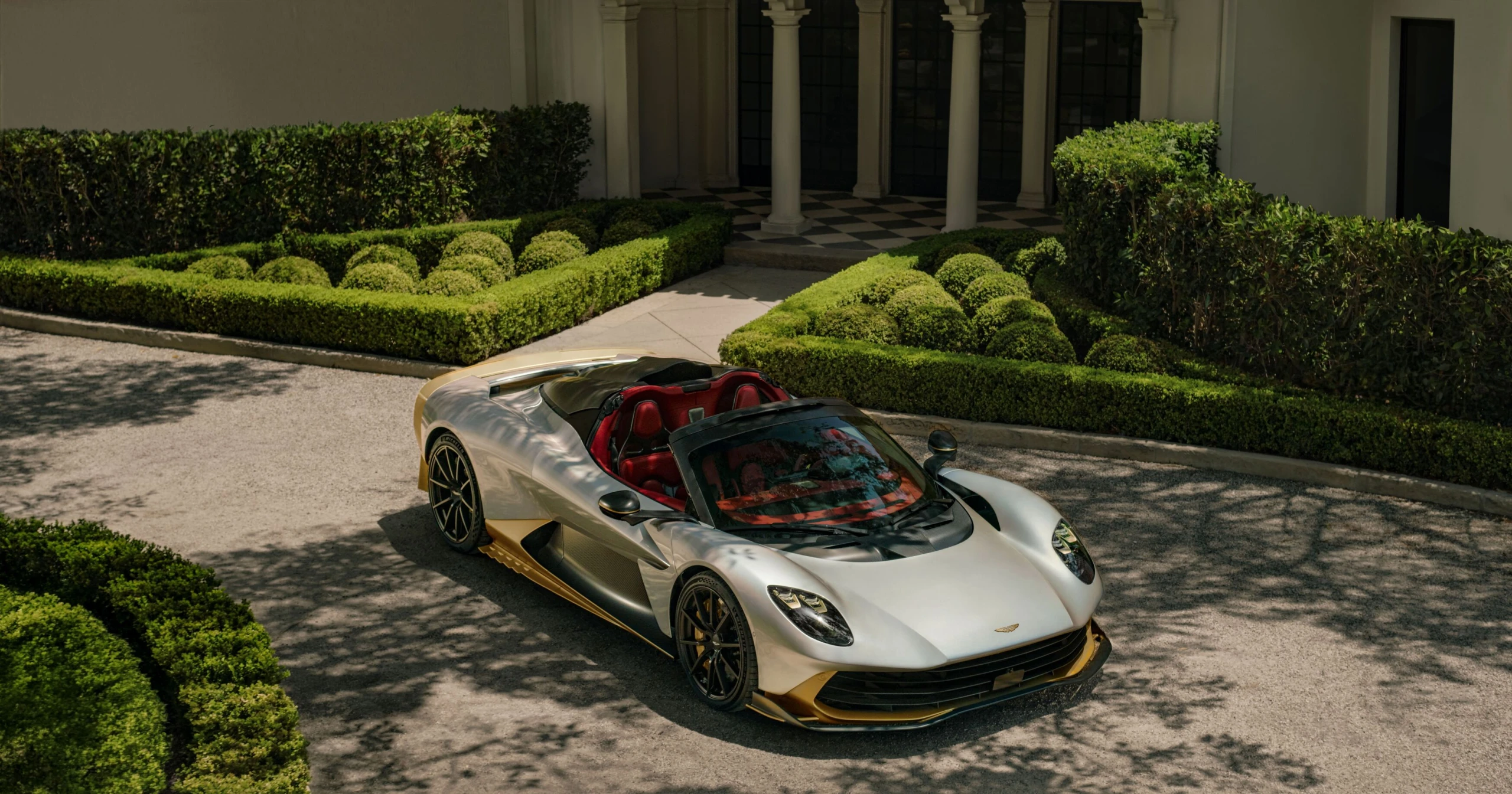 Aston Martin Valhalla Spider: greičiausias visų laikų britų superautomobilis atviru stogu