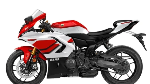 Jubiliejinė „Yamaha YZF-R7 70th Anniversary Edition“: 73 AG, mažesnis svoris ir pažangi elektronika
