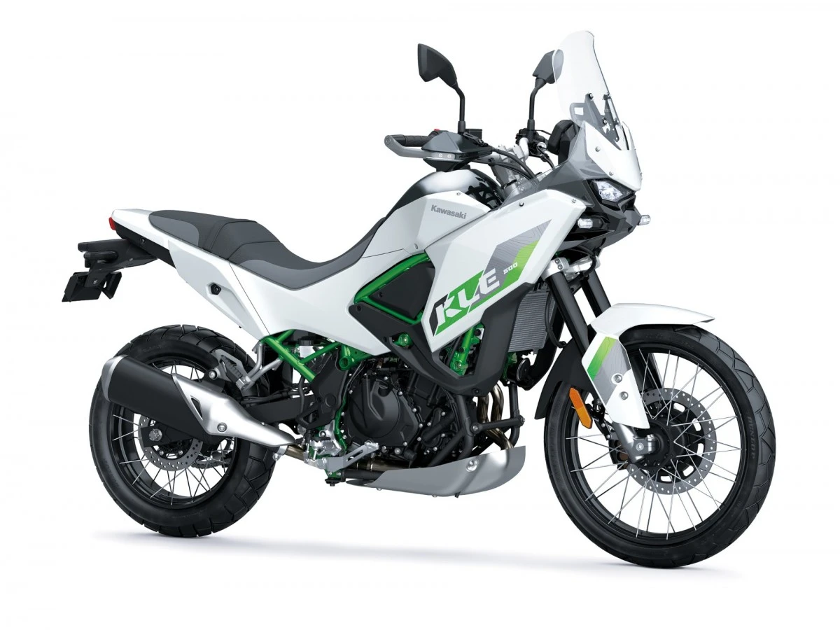 Nauja eros pradžia nuotykių ieškotojams: 2027 m. „Kawasaki KLE500“ debiutuos su automatine „Smartride“ sankaba
