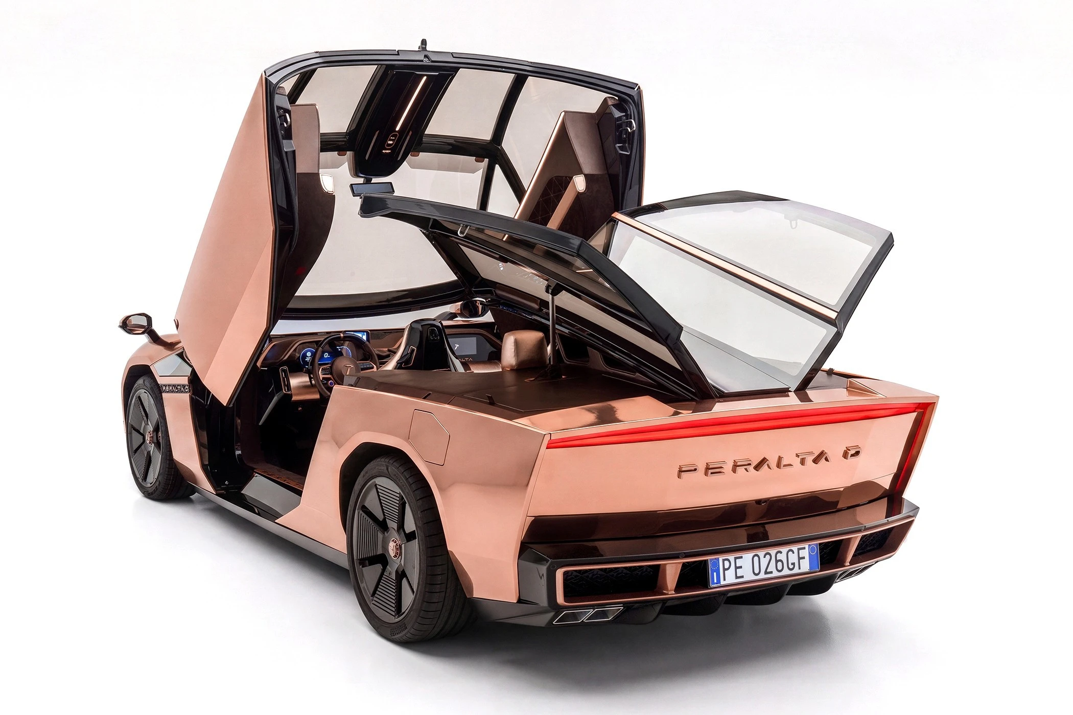 Vario spindesys ir 1970-ųjų dvasia: „GFG Style“ pristatė išskirtinį „Peralta D“ superautomobilįI