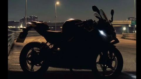Intriguojanti premjera: „BMW Motorrad“ anonsuoja naują pradedančiųjų klasės sportinį motociklą „F 450 RR“