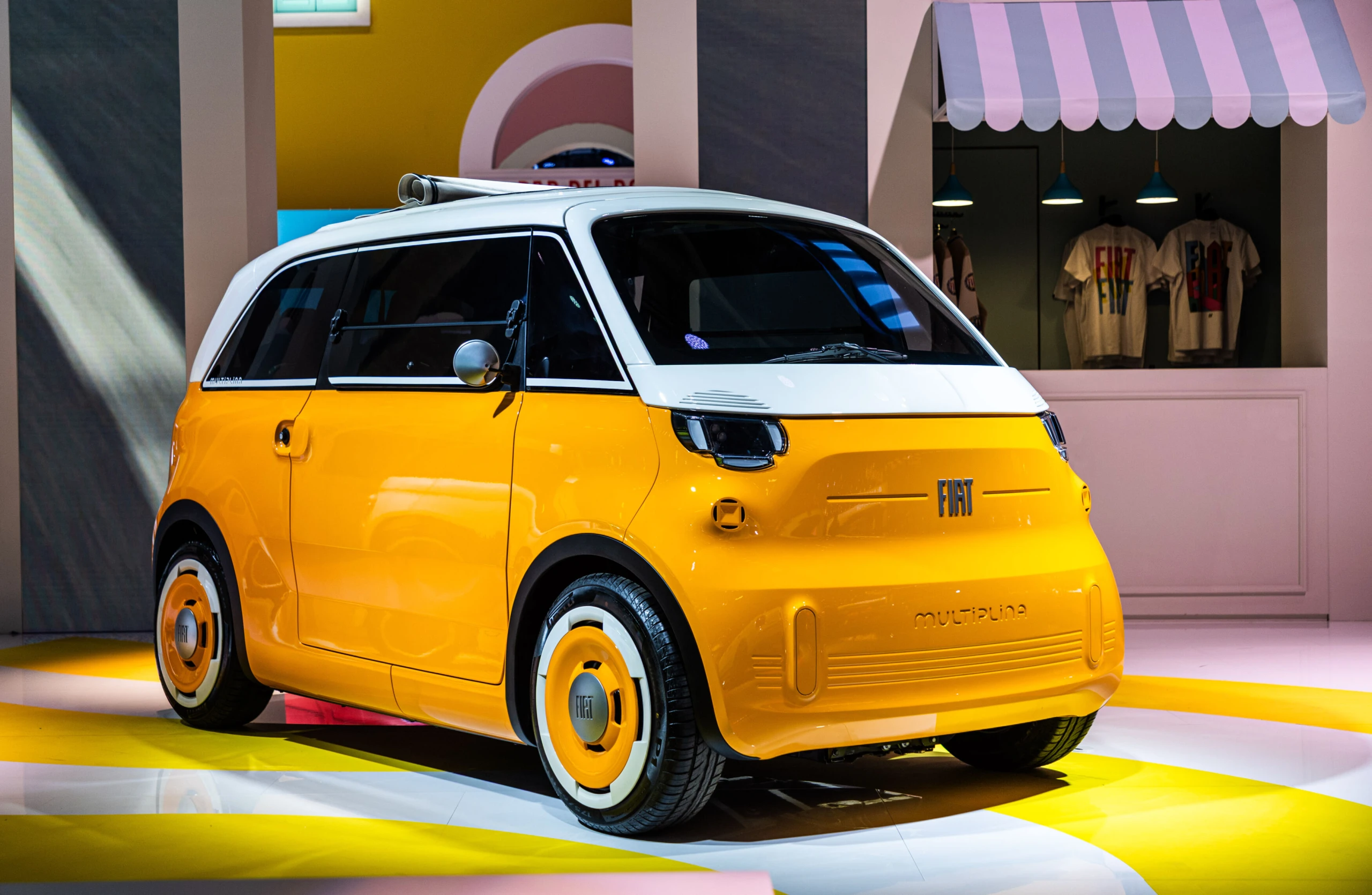 „Fiat“ Paryžiuje atkuria itališkos aikštės dvasią: nuo naujųjų „Grizzly“ šeimos modelių iki unikalaus 3-in-1 koncepto
