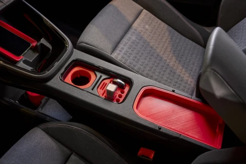 „Simply Clever“ filosofija žengia į 3D spausdintuvus: „Škoda“ siūlo nemokamus priedus automobiliams