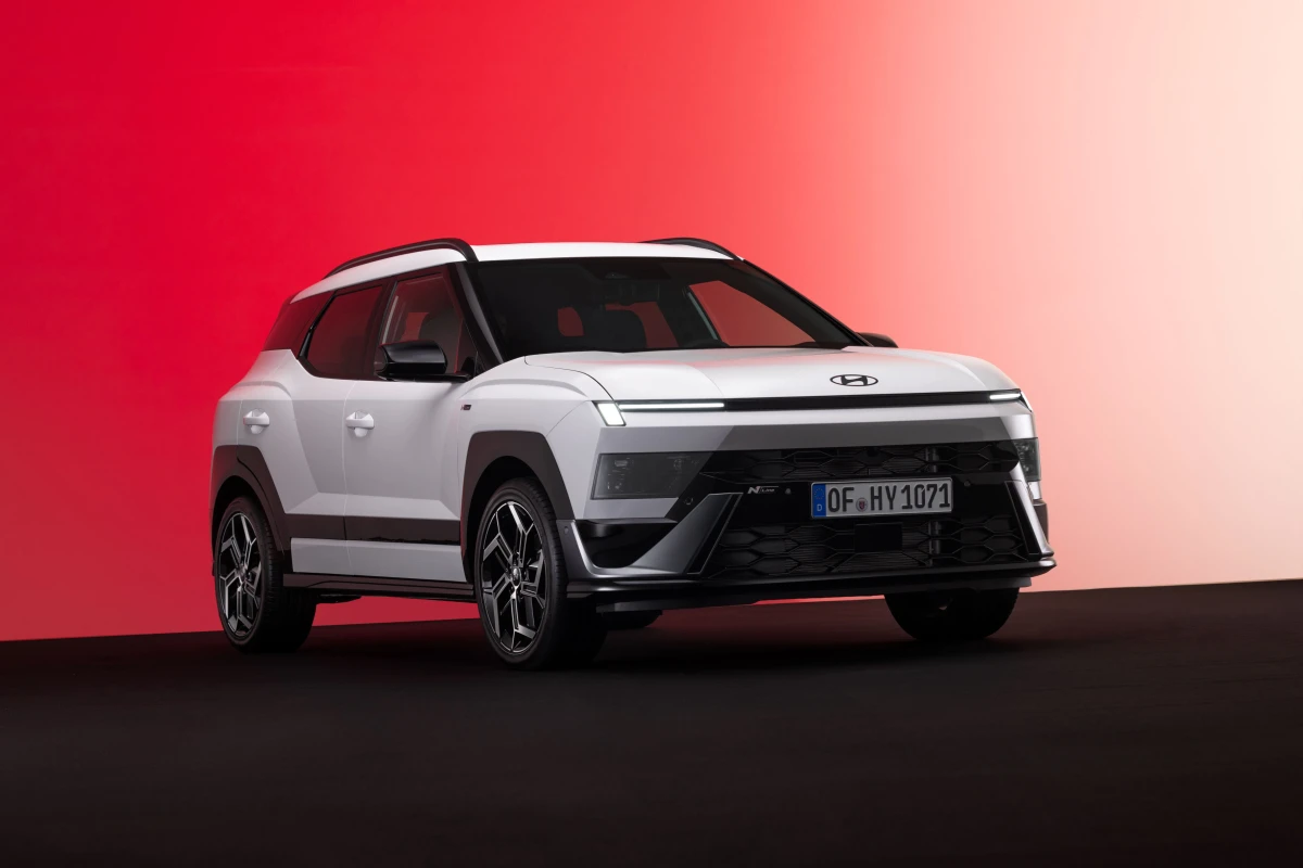 „Hyundai Bayon“: drąsus SUV dizainas, aukštesnės klasės komfortas ir nauja hibridinė pavara