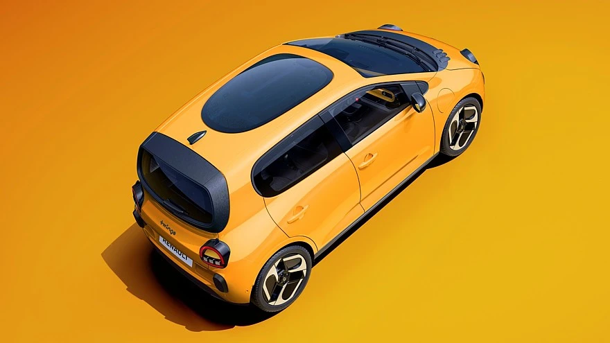 Nostalgiškas dizainas atgimsta iš naujo: elektrinis „Renault Twingo E-Tech“ gavo neįprastos formos panoraminį stogą