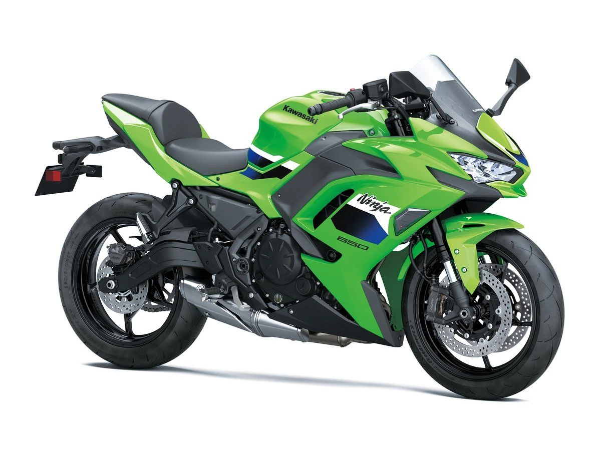 Daugiau sportiškumo ir technologijų: oficialiai pristatytas atnaujintas 2027 m. „Kawasaki Ninja 650“