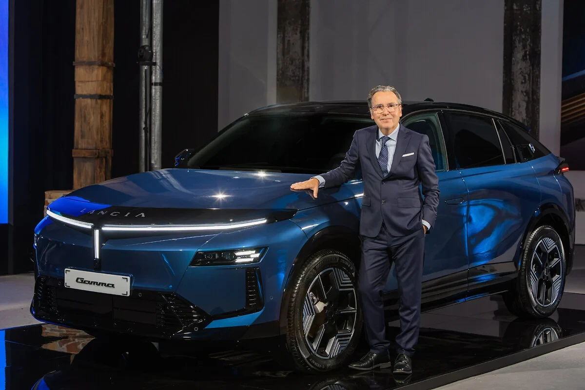 Istorinis atgimimas: „Stellantis“ oficialiai parodė naująjį „Lancia Gamma“ flagmaną