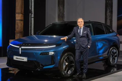 Istorinis atgimimas: „Stellantis“ oficialiai parodė naująjį „Lancia Gamma“ flagmaną
