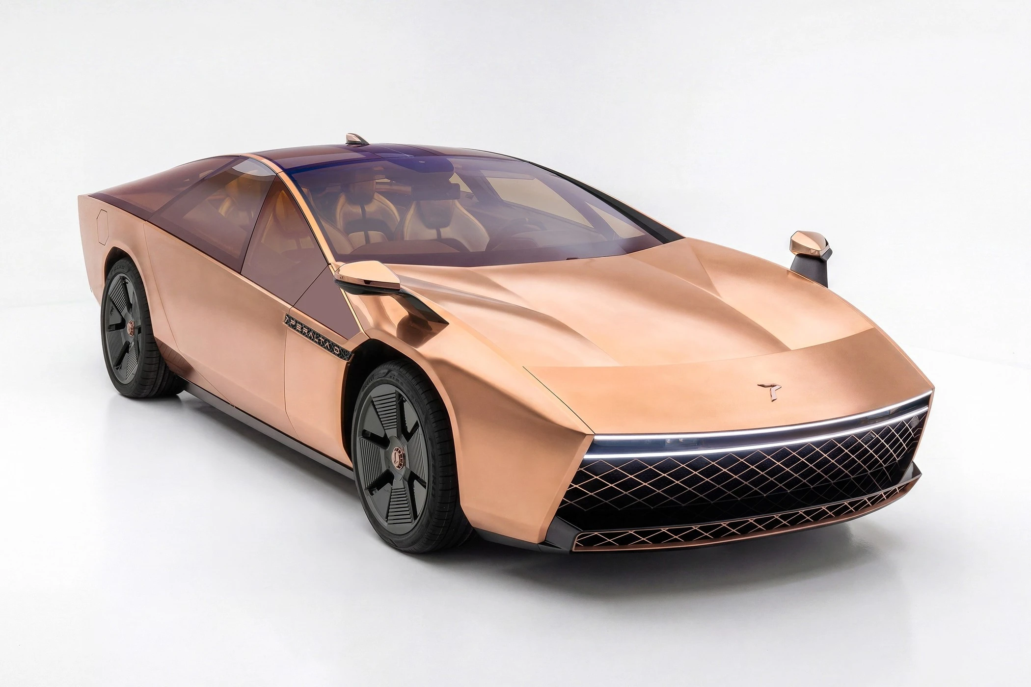 Vario spindesys ir 1970-ųjų dvasia: „GFG Style“ pristatė išskirtinį „Peralta D“ superautomobilįI