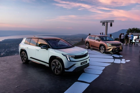 Jėgos demonstravimas Paryžiuje: „Škoda“ pristato dvi elektrines naujienas ir visą atnaujintą modelių gamą