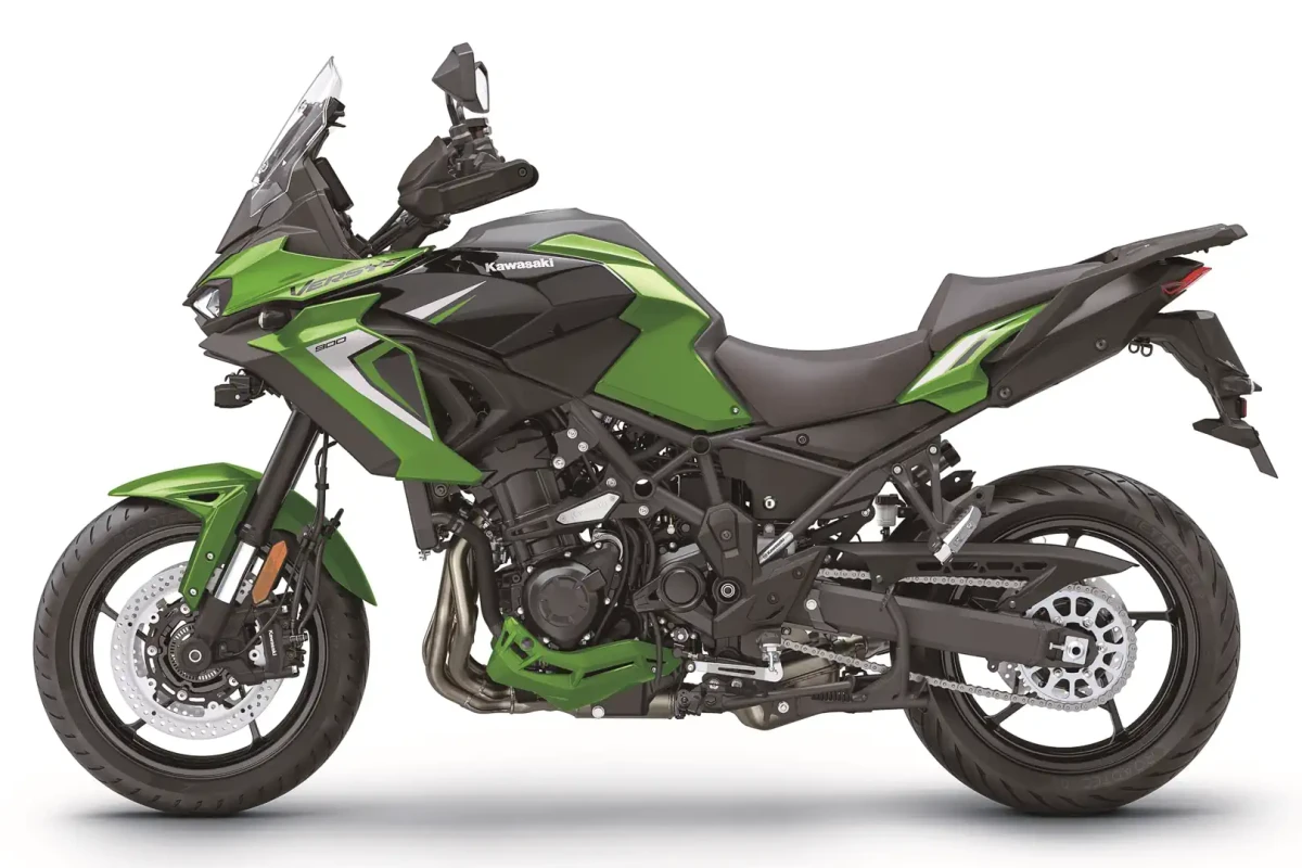 Visiškai naujas žaidėjas sportinio turizmo rinkoje: pristatytas 2027 m. „Kawasaki Versys 900 SE LT“
