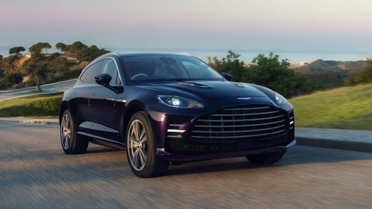 „Aston Martin DBX GT“: 727 arklio galių super-visureigis keičia kryptį į išskirtinę prabangą ir ramybę