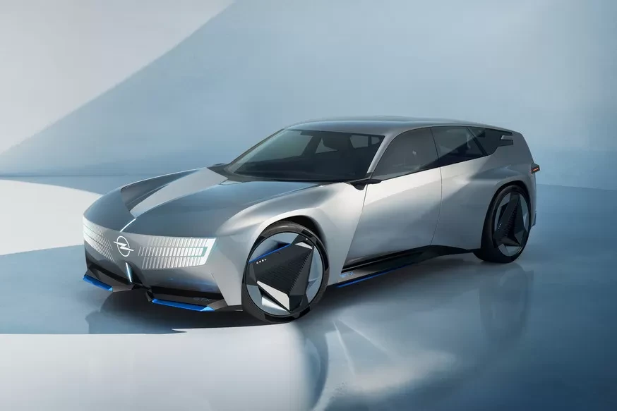 „Opel STX Concept“ Paryžiuje: stulbinantis universalas, diktuojantis markės ateities dizainą