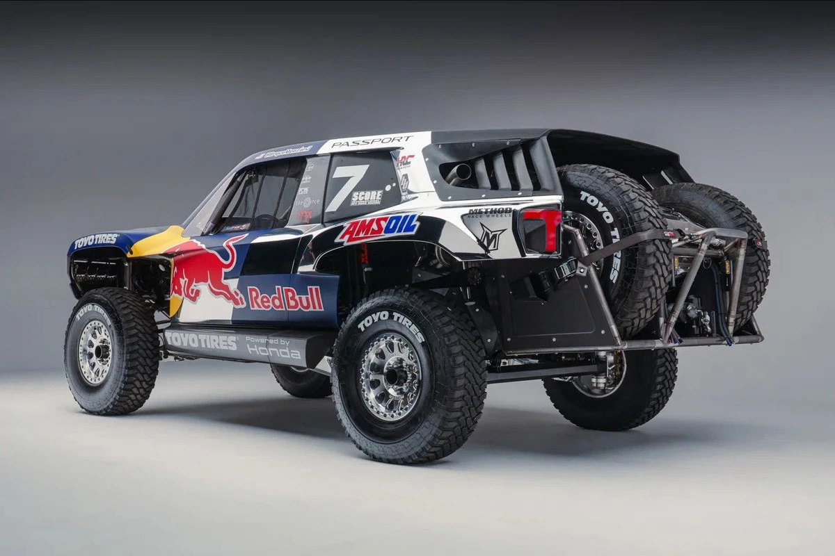 „Honda Passport Baja Spec Trophy Truck“: milžiniškas 1318 AG hibridinis monstras, paruoštas dykumų lenktynėms