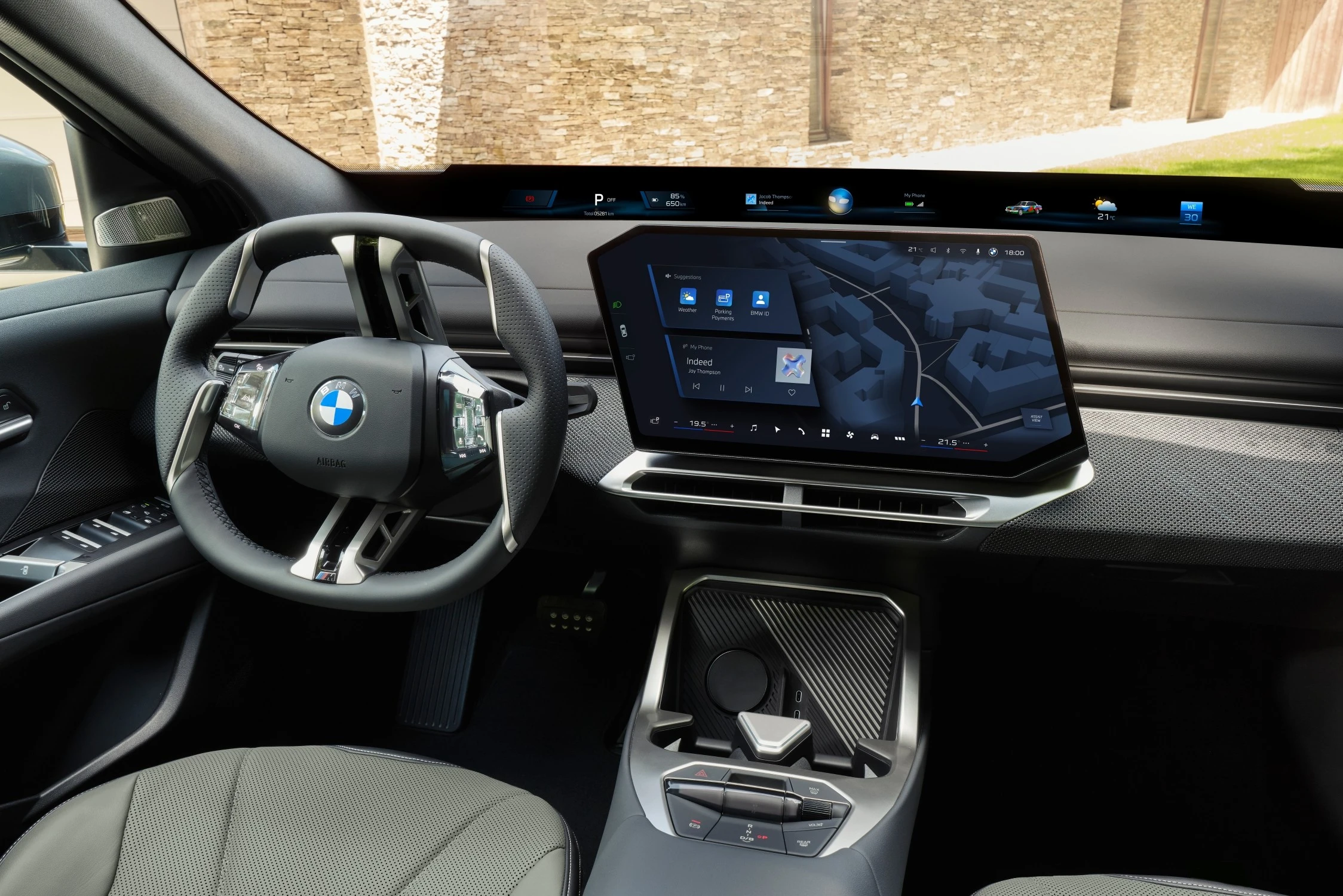 Elektromobilių eros pradžia SUV kupė klasei: debiutuoja naujasis „BMW iX4“ ir 603 AG išvystantis „M60“