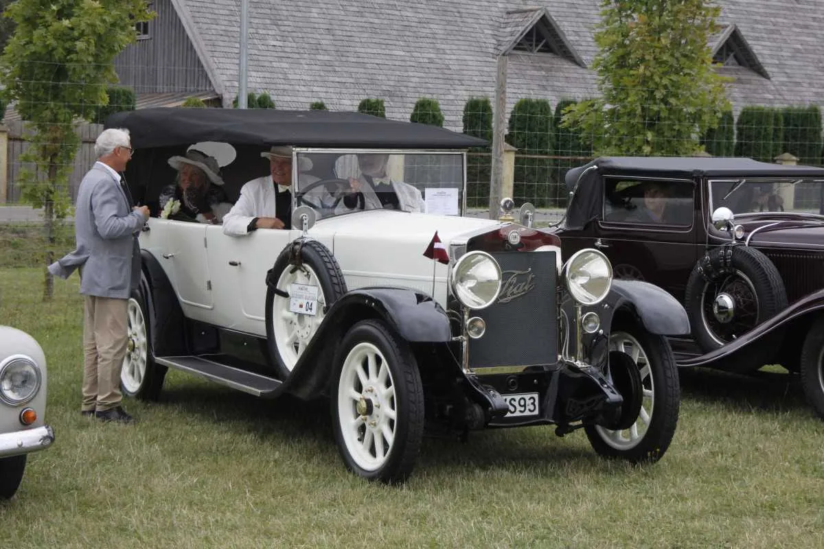 Biržuose – senovinių automobilių magija