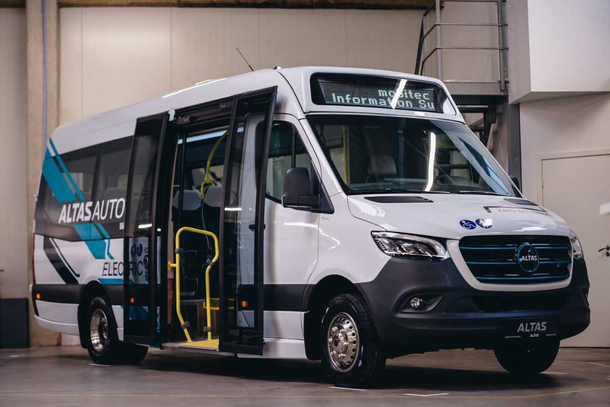 „Altas Auto“ pristatė pirmuosius elektrinius autobusus