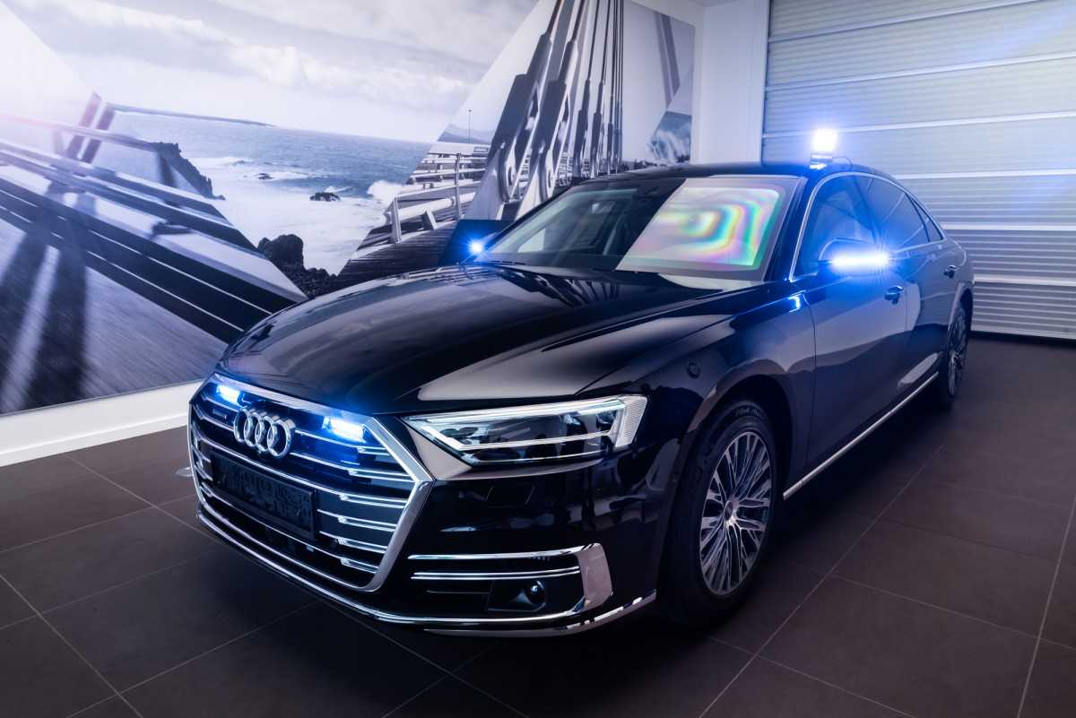 Į Lietuvą atkeliavo šarvuotas "Audi A8L Security"