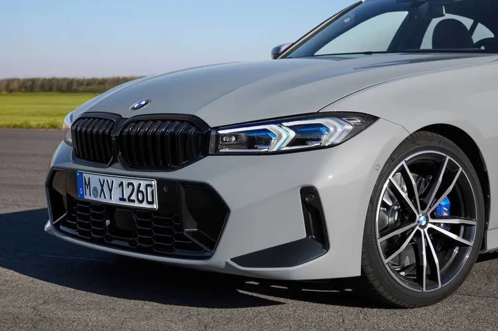 Atnaujinti „BMW 3“ modeliai – turės net 7-ias iš tinklo įkraunamo hibrido versijas