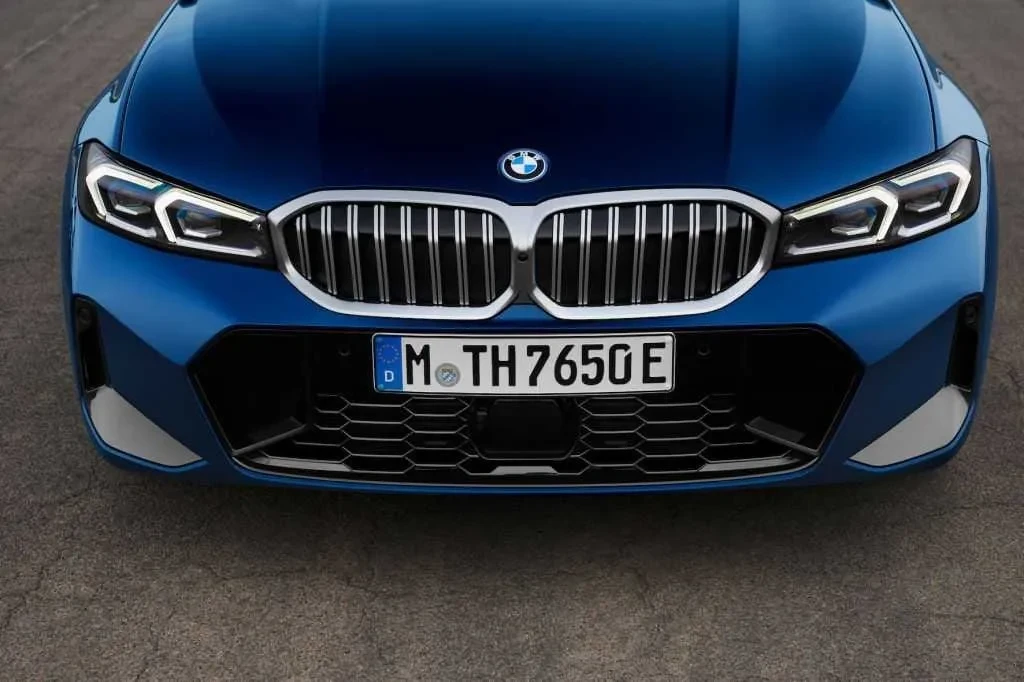 Atnaujinti „BMW 3“ modeliai – turės net 7-ias iš tinklo įkraunamo hibrido versijas