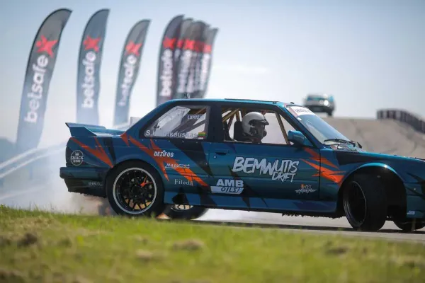 Laukia įtemptas „drifto“ savaitgalis: „Nemuno žiedo“ trasą įveikti bandys 70 šonaslydininkų