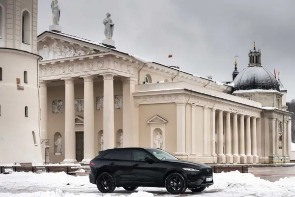 Į Lietuvą atvyko naujasis „Jaguar F-Pace“