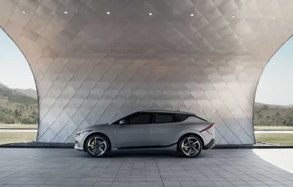 „Kia“ tikisi didinti elektromobilių pardavimą Baltijos šalyse